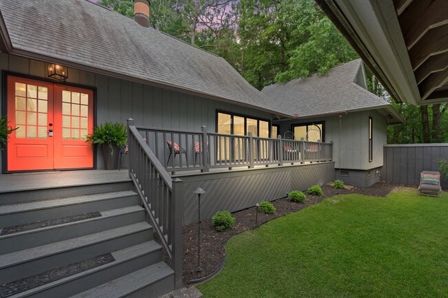 Building Photo - 211 Wendwood Dr