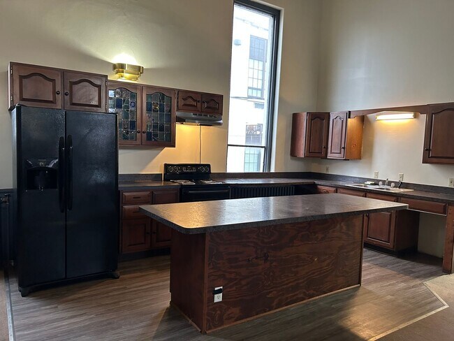 Building Photo - 624 Chestnut St