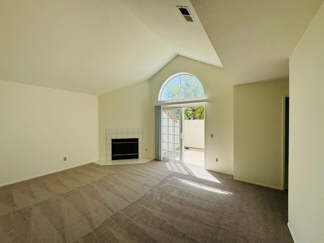 Building Photo - Palm Colony End Unit | Resort Living Included!