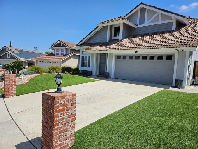 Building Photo - Pool Home 4 Bedroom