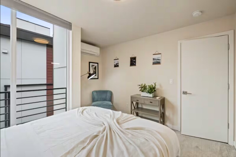 Building Photo - 8839 Midvale Ave N