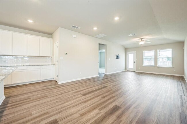 Building Photo - 100 Edge Holw Dr