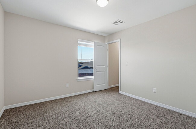 Building Photo - 629 La Entrada Cir
