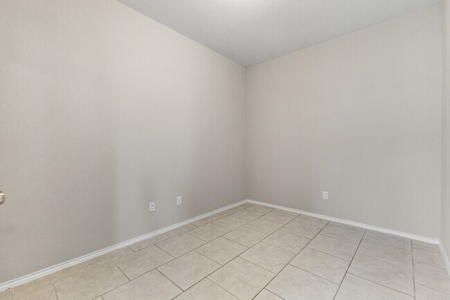 Building Photo - 10719 Noble Canyon
