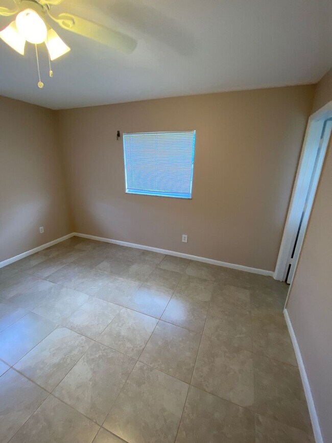 Building Photo - Ready for you to move in!!