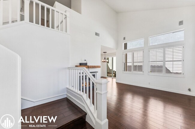 Building Photo - Beautiful 3 Bedroom, 2.5 Bathroom Home in the Heart of Tustin Ranch