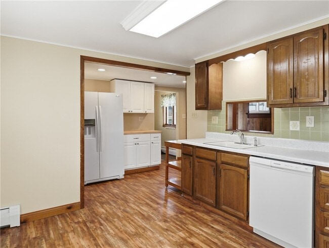 Building Photo - 813 N Elmer Ave