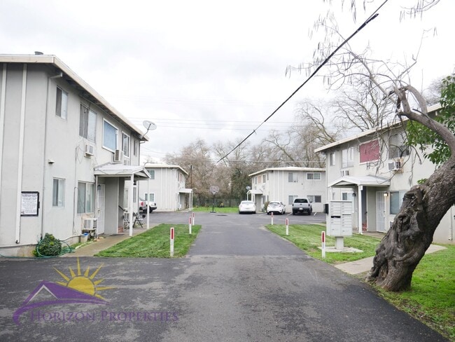 Building Photo - Cozy 1 Bed 1 Bath 700sqft Fourplex in North Sacramento