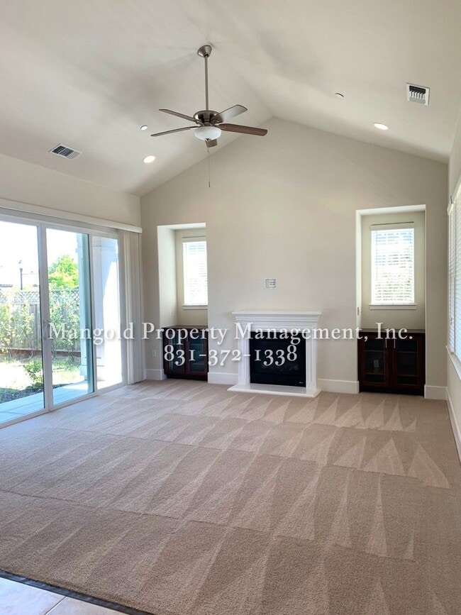 Building Photo - Stunning 3 Bed 2 Bath Home in East Garriso...