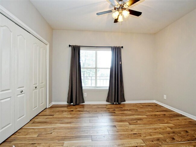 Building Photo - 6000 Shepherd Mountain Cove