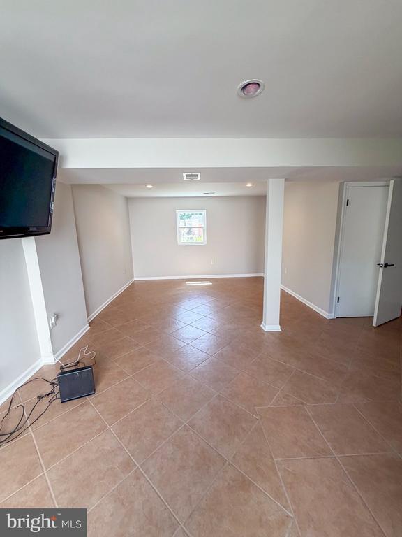 Building Photo - 8830 W Fort Foote Terrace