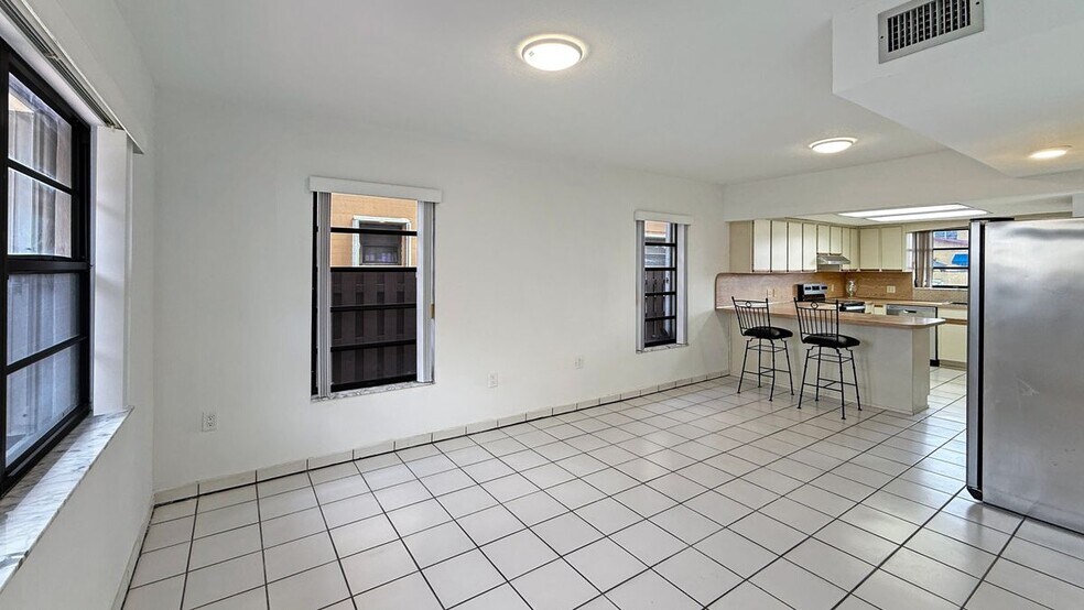 Building Photo - 8877 SW 36th St