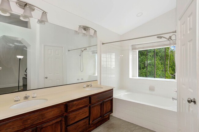 Building Photo - 4 Bed | 3 Bath | 1,979 Sq. Ft. | Stunning ...