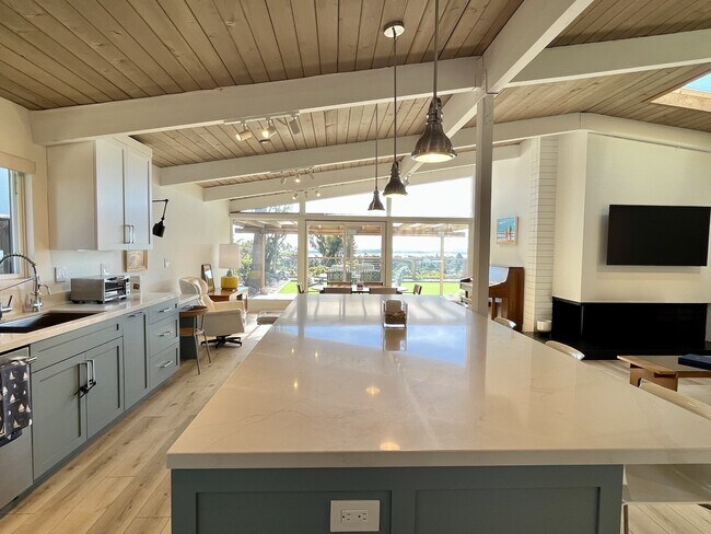 Building Photo - 2503 Aster St