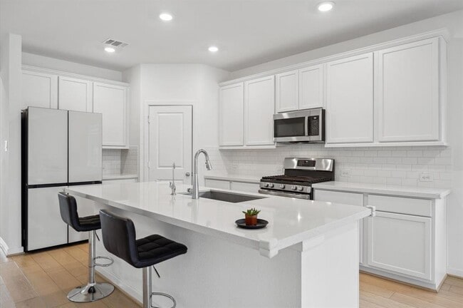 Building Photo - 9514 Du Sable Dr