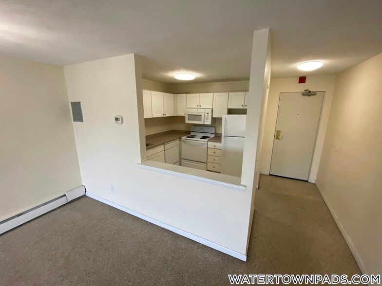 Building Photo - 24 Whites Ave