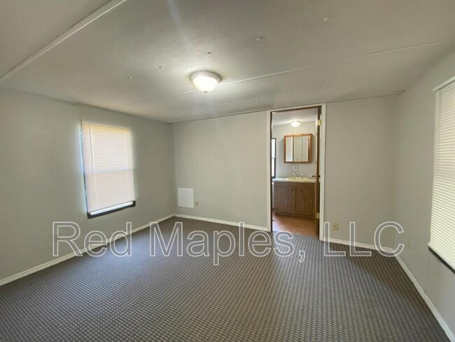 Building Photo - 840 Briny Ln