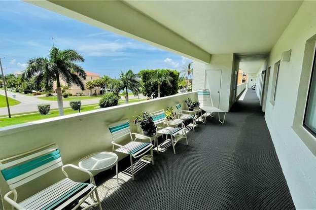 Building Photo - 1500 Park Beach Cir
