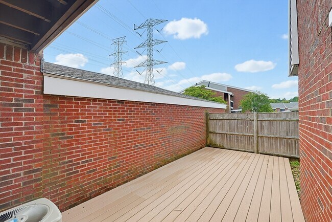 Building Photo - 52 Rosewood Dr
