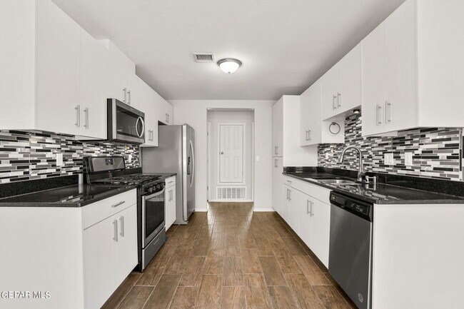 Building Photo - 778 Lemington St