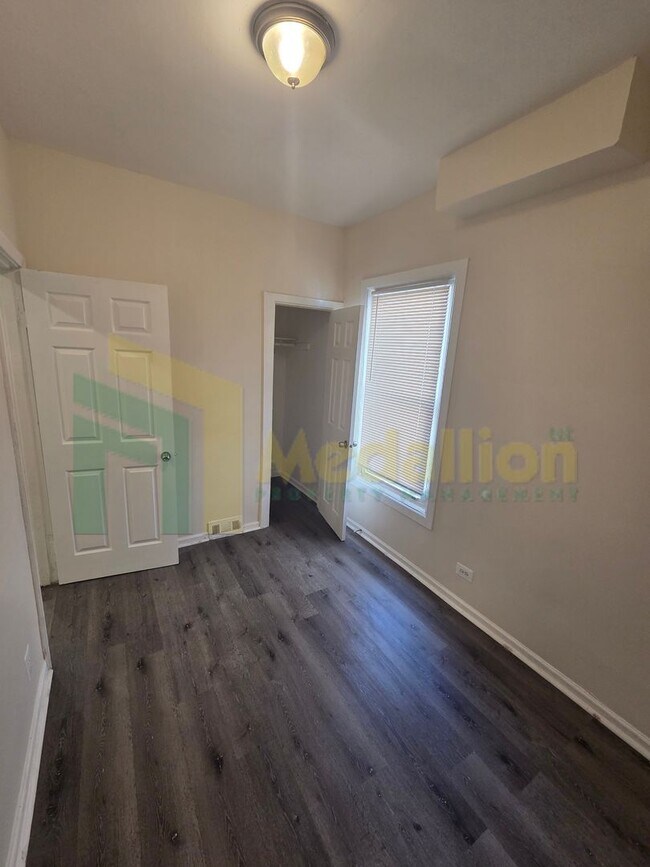 Building Photo - Spacious 3-Bedroom Home with Modern Update...