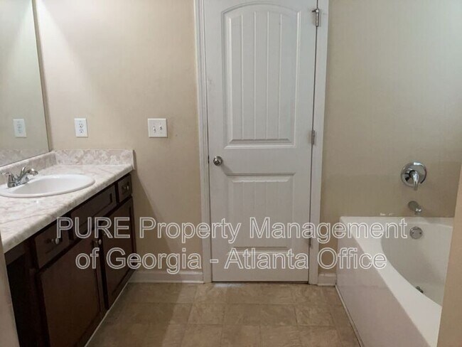 Building Photo - 400 Brookwood Crossing