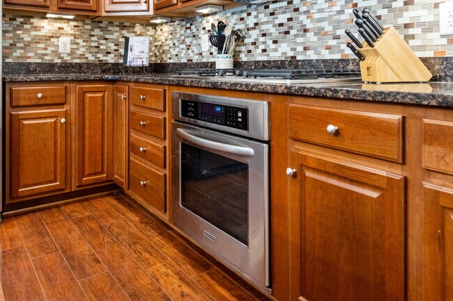 Building Photo - 20657 Sibbald Sq