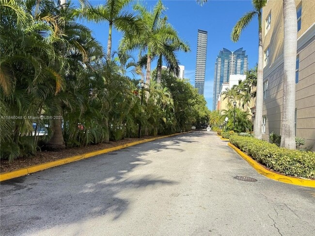 Building Photo - 17145 N Bay Rd