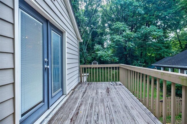 Building Photo - 183 Locust St NE