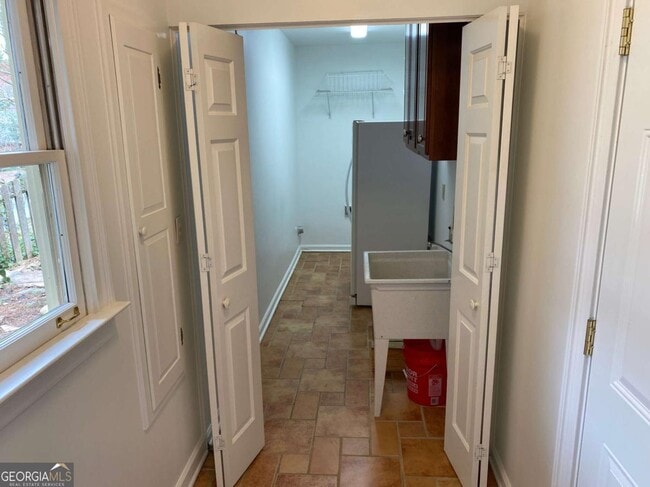 Building Photo - 7155 Roswell Rd