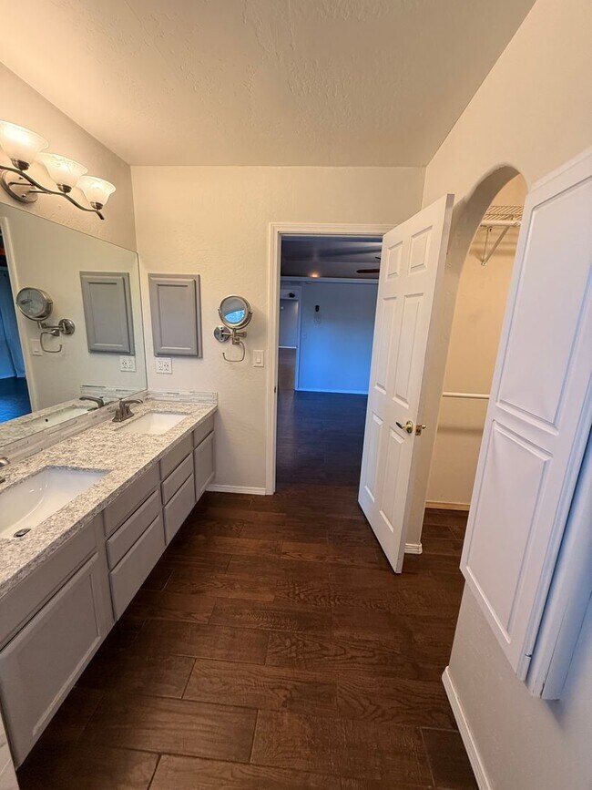 Building Photo - Gorgeous Flagstaff Rental