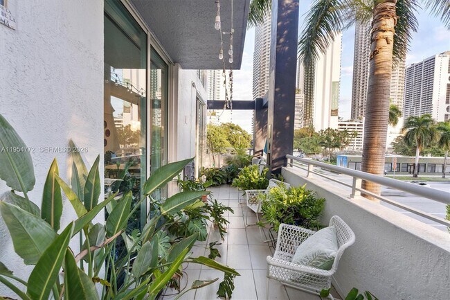 Building Photo - 275 NE 18th St