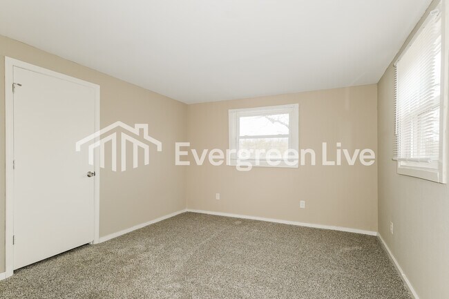 Building Photo - 13 St Benedict Ct