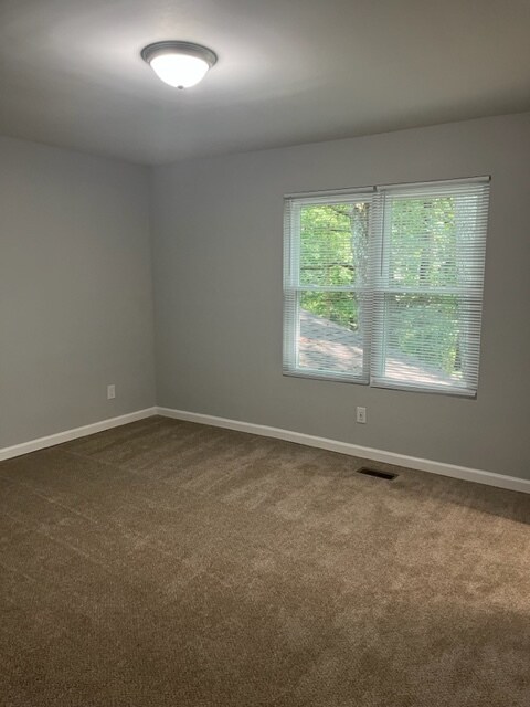 Building Photo - 128 Rainbow Ct