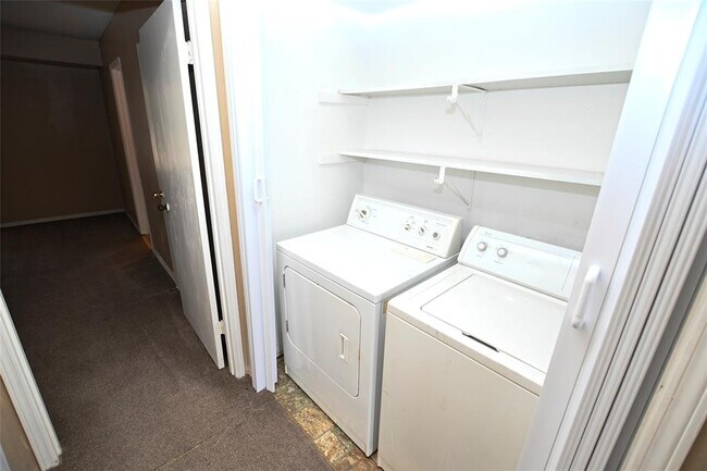 Building Photo - 5800 Lumberdale Rd