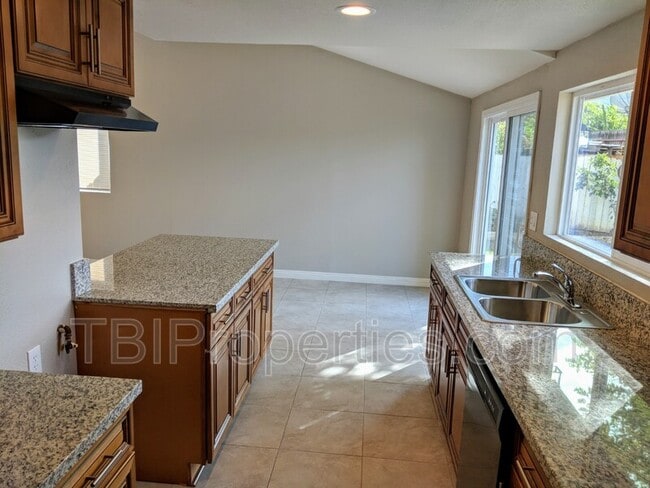 Building Photo - 3410 Sparrow Cir