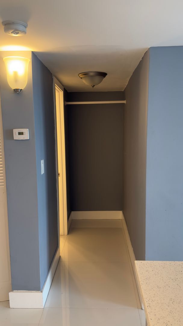 Building Photo - Spacious One Bedroom Two Bath Condo with Parking at Buckley Towers in North Miami Beach