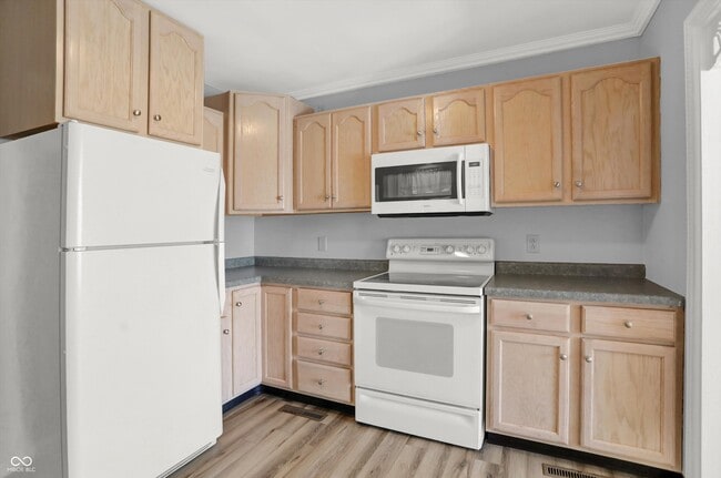 Building Photo - 1240 N Irvington Ave