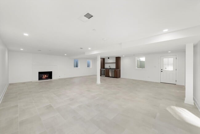 Building Photo - 1037 Belleforte Ave