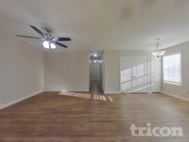 Building Photo - 524 Westside Cir