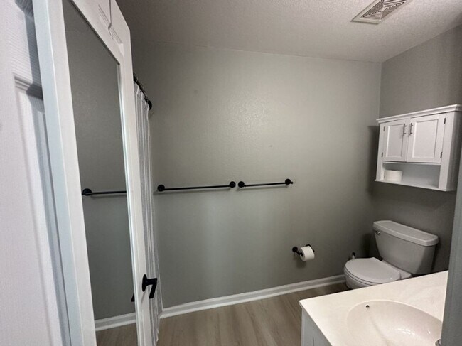 Building Photo - Beautiful Town Home + Deck & Patio + Easy Highway Access to Fort Riley + Washer & Dryer Included!...