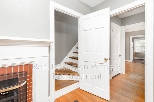 Building Photo - 123 Barberry Ln
