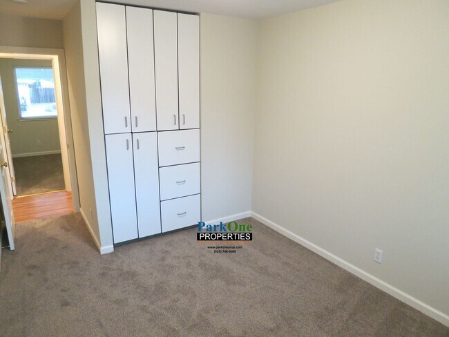 Building Photo - 5446 Louisiana Dr