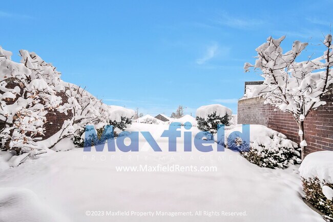 Building Photo - Avenues - 3 Bedroom 3 Bath Townhome with amazing southern views!