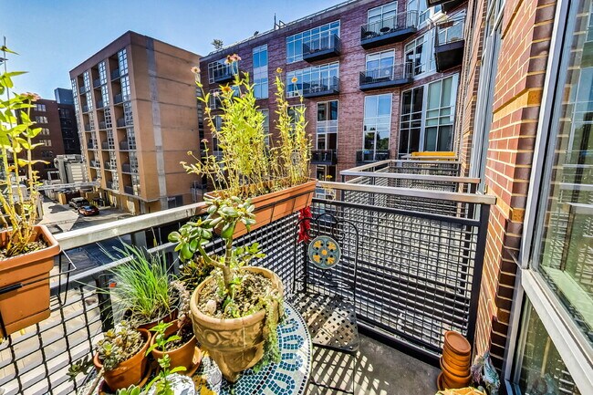 Building Photo - Two-Level Loft Condo at The Metropole