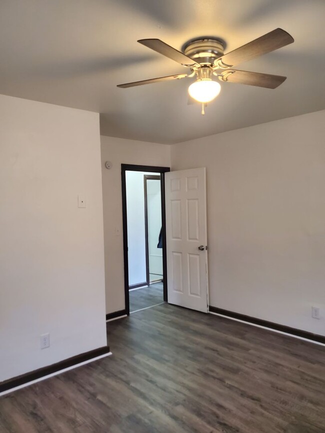 Building Photo - Chesapeake: 2 bedroom 1 bath Duplex in Gre...