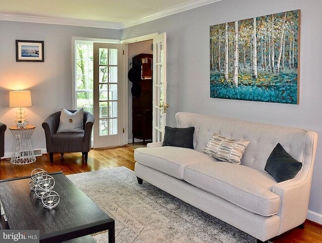 Building Photo - 2235 Abbotsford Dr