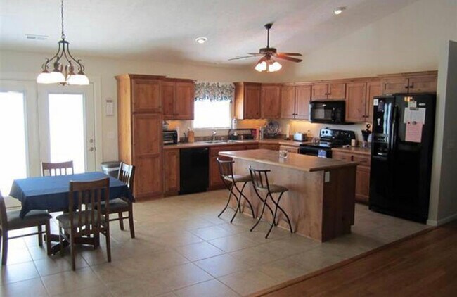 Dining room - 401 Brookridge Dr