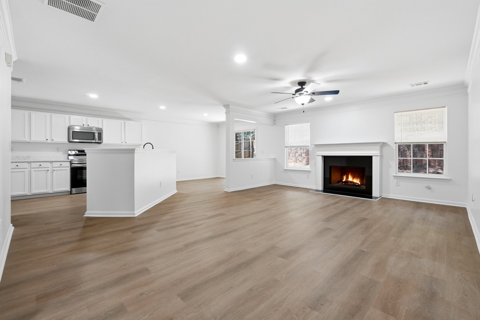 Building Photo - 3050 Centerglen Ln