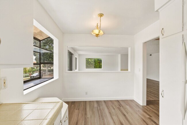 Building Photo - HUGE 2 bed 2 bath in Prime Santa Monica!